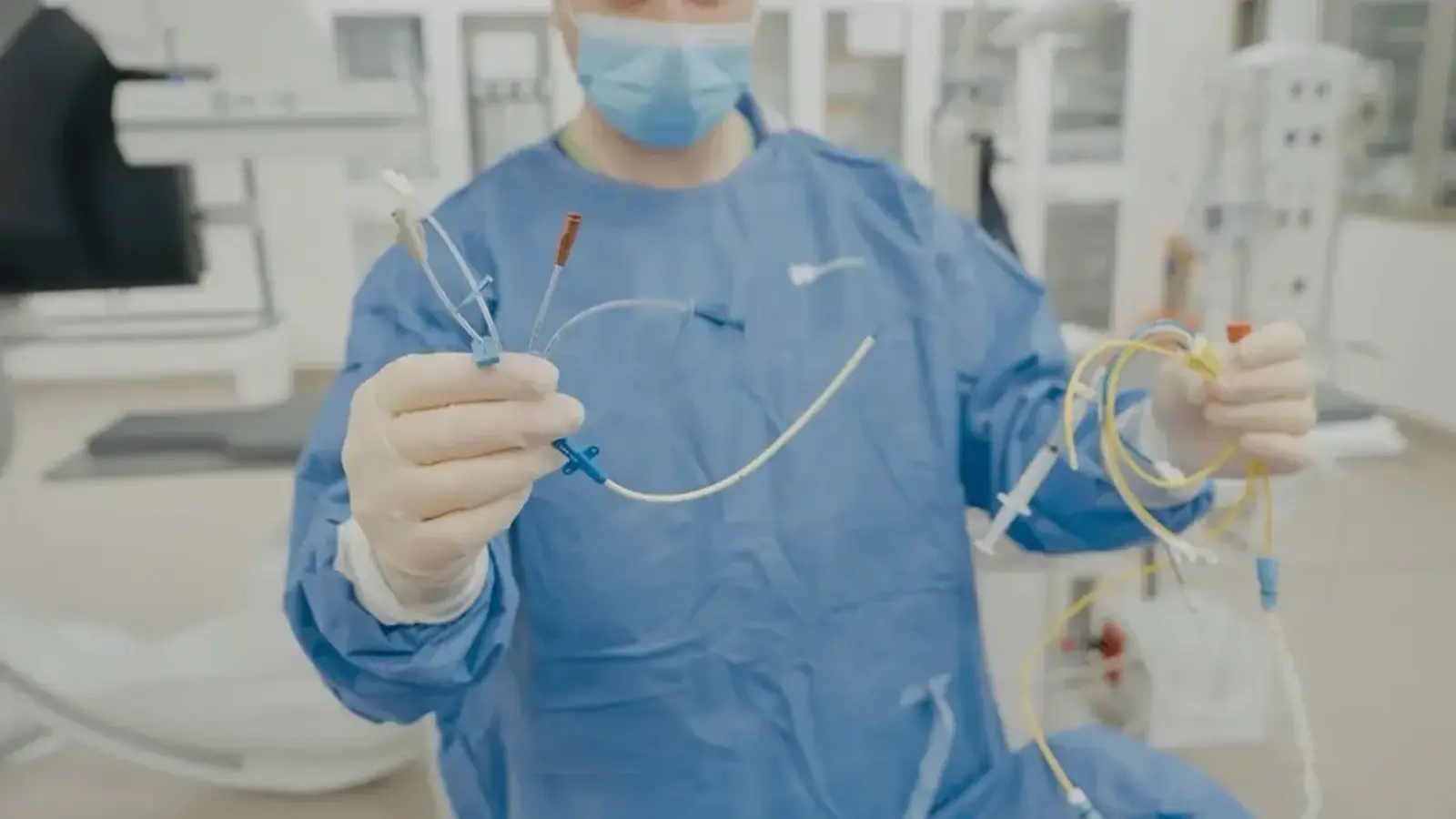 PUMA Lead Dr Perry demonstrating the pulmonary artery catheter (right) with the less invasive central venous catheter (left)